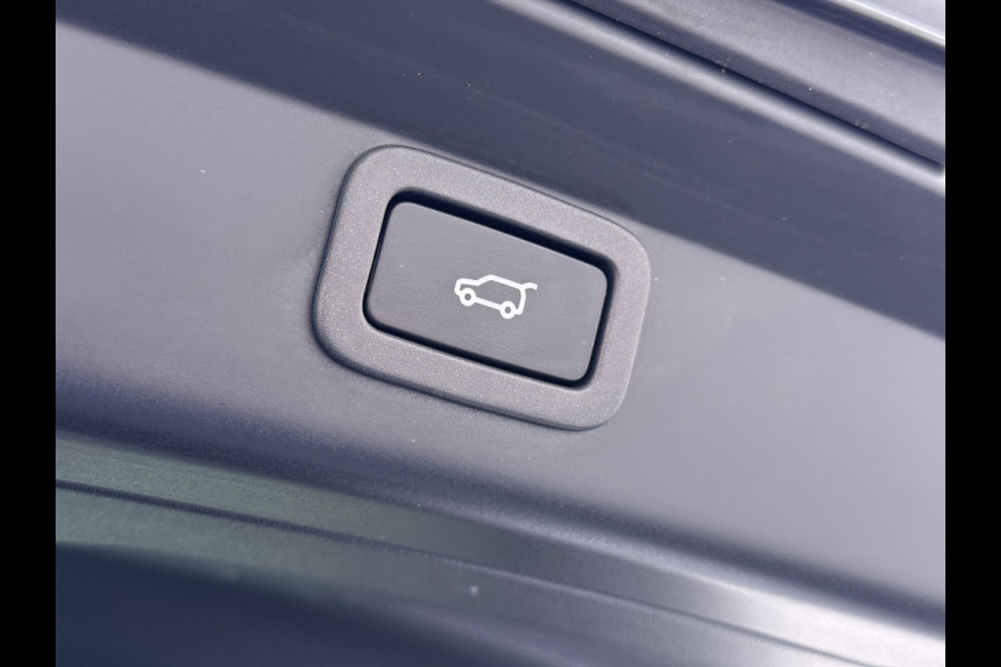 Jaguar I-PACE EV400 pk HSE First Edition 90 kWh AWD Pano-Dak Elektr.+Leer+Memory (Active-Air Suspension-)Luchtvering Matrix-LED Meridian®-Surr Lmv 20" DAB Bluetooth Led Stuur-Stoel-Achterbank-Voorruitverwarming Elek.Achterklep Zeer compleet, nieuwprijs € 106.646,- Origineel Nederlandse Auto