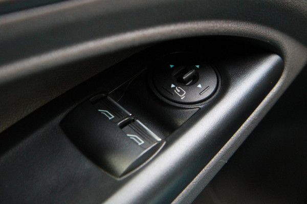 Ford Transit Connect 1.5 EcoBlue L1 Limited / 120PK Automaat / Camera / Stoelverwarming