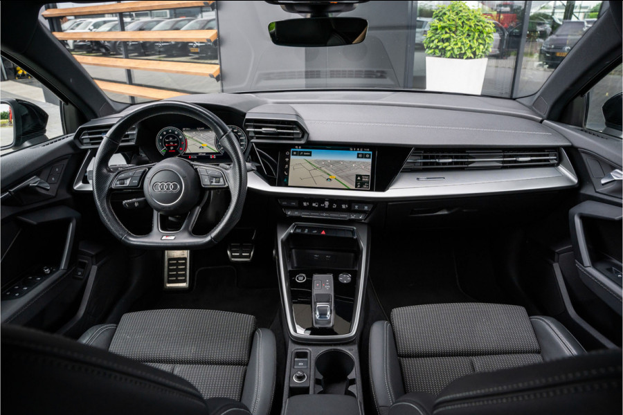 Audi A3 Sportback 45 TFSI e S edition Competition - 2x S-Line l Black-Line l Daytona grijs