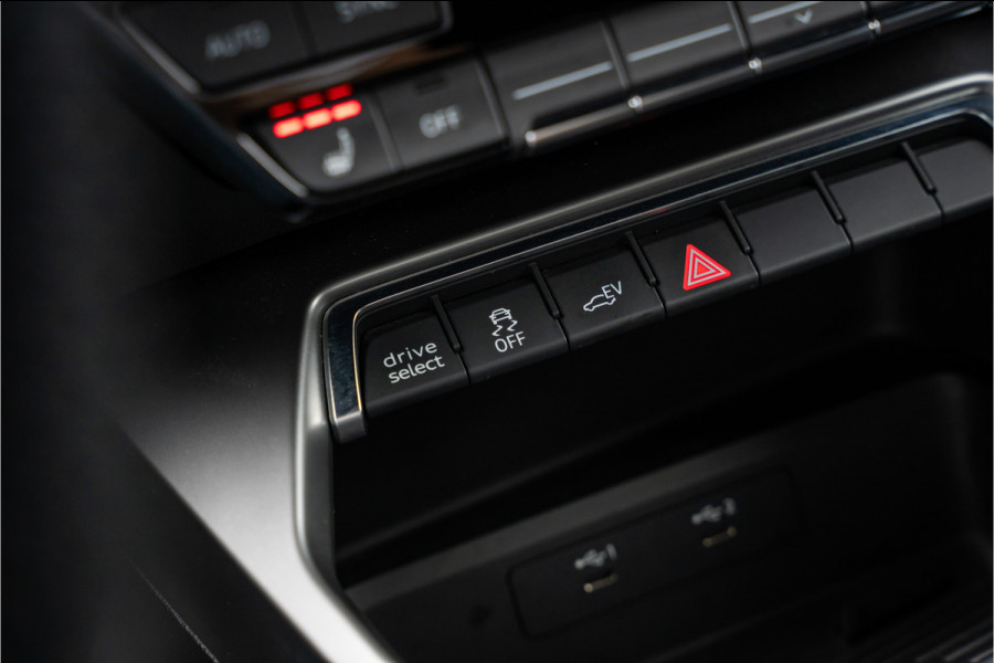 Audi A3 Sportback 45 TFSI e S edition Competition - 2x S-Line l Black-Line l Daytona grijs