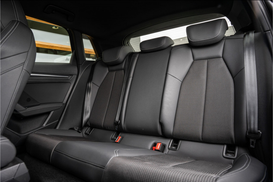 Audi A3 Sportback 45 TFSI e S edition Competition - 2x S-Line l Black-Line l Daytona grijs