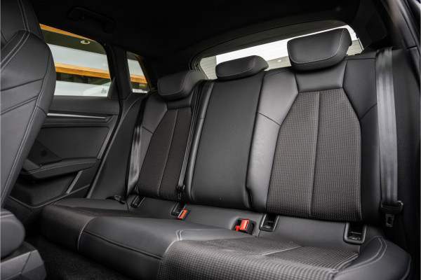 Audi A3 Sportback 45 TFSI e S edition Competition - 2x S-Line l Black-Line l Daytona grijs