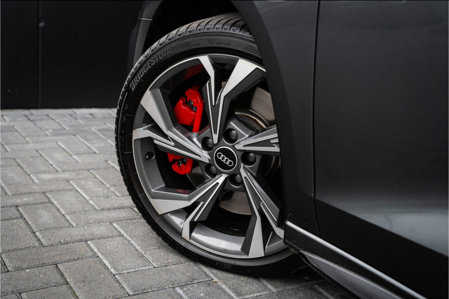 Audi A3 Sportback 45 TFSI e S edition Competition - 2x S-Line l Black-Line l Daytona grijs
