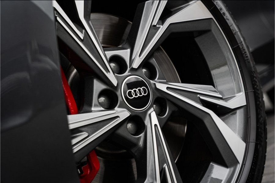 Audi A3 Sportback 45 TFSI e S edition Competition - 2x S-Line l Black-Line l Daytona grijs