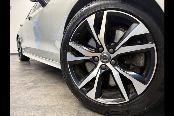 Volvo V60 2.0 T5 R-Design Cruise/Climate * Hemelvaartsdag geopend van 12:00 tot 17:00u *