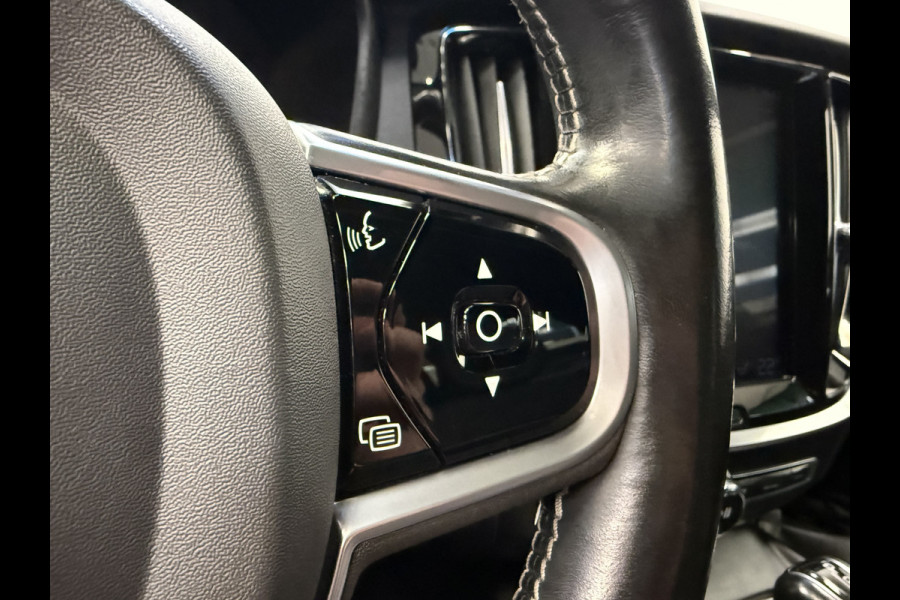 Volvo V60 2.0 T5 R-Design Cruise/Climate * Hemelvaartsdag geopend van 12:00 tot 17:00u *