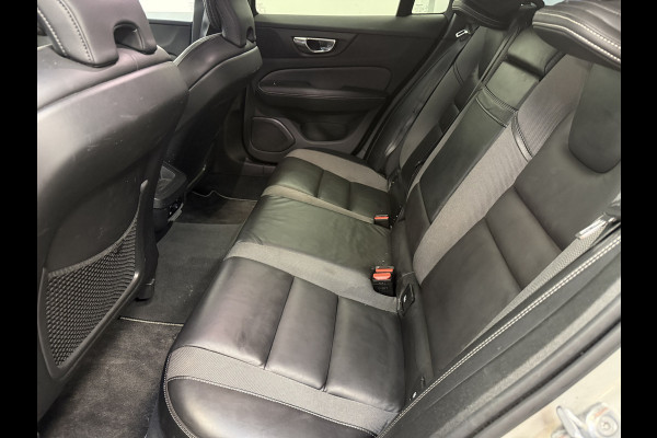 Volvo V60 2.0 T5 R-Design Cruise/Climate * Hemelvaartsdag geopend van 12:00 tot 17:00u *