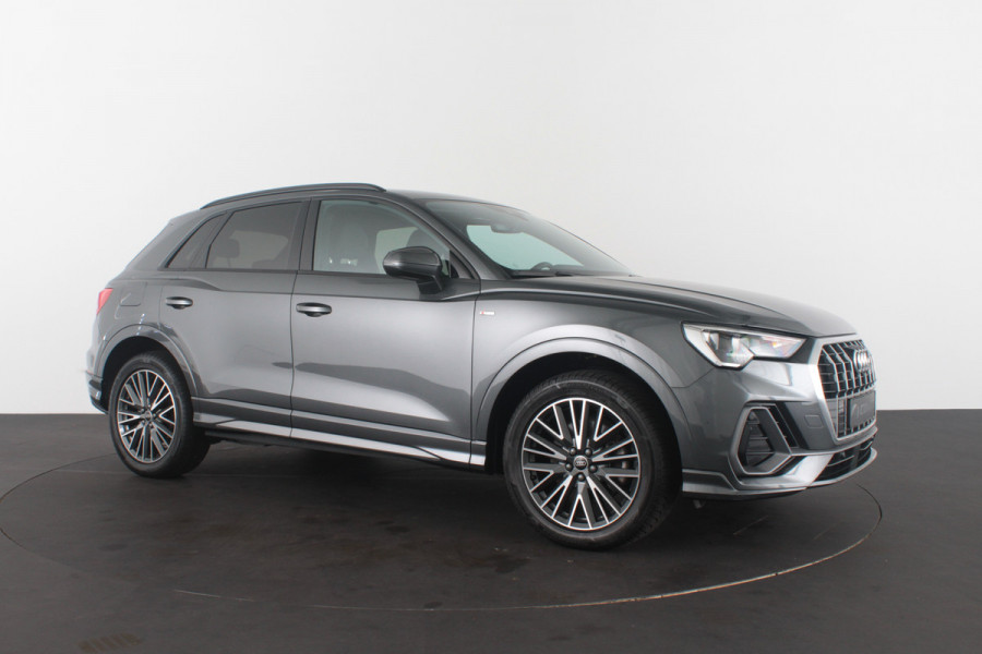 Audi Q3 45 TFSI e S line > 245pk/Trekhaak/Daytona Gray/19 inch