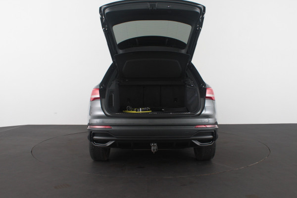 Audi Q3 45 TFSI e S line > 245pk/Trekhaak/Daytona Gray/19 inch