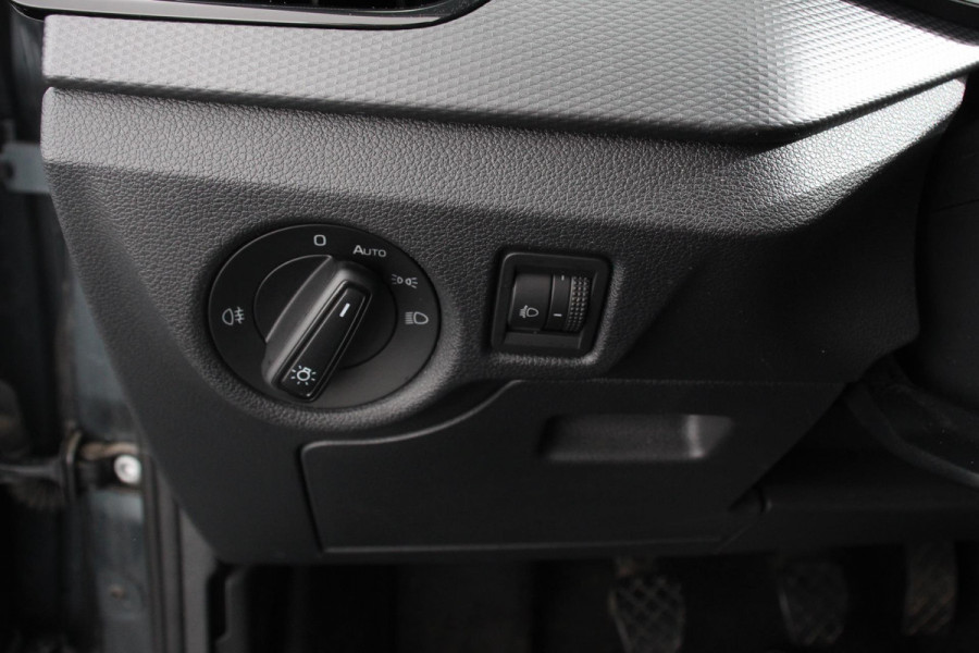 Škoda Kamiq 1.0 TSI 116pk Ambition | Navigatie | Smart link/Apple Carplay/Android auto | Led Verlichting | Airco | Stoelverwarming | PDC Achter