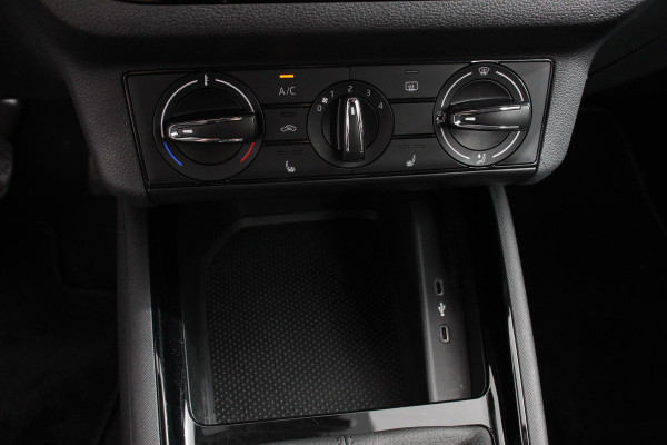 Škoda Kamiq 1.0 TSI 116pk Ambition | Navigatie | Smart link/Apple Carplay/Android auto | Led Verlichting | Airco | Stoelverwarming | PDC Achter