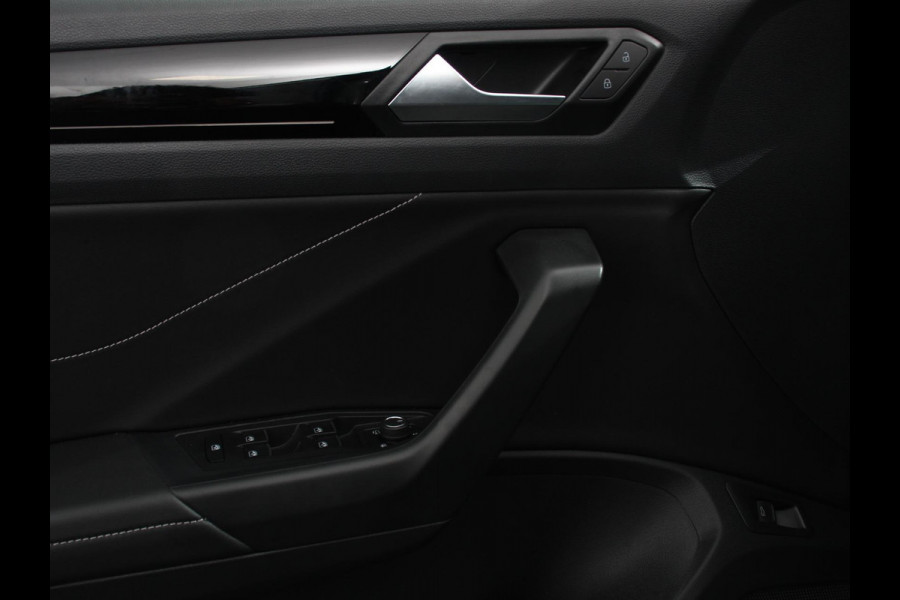 Volkswagen T-Roc 1.5 TSI 150pk DSG R-Line | Navigatie | Apple Carplay/Android Auto | Parkeersensoren | Camera | Adaptive Cruise Control | Elektrische achterklep | Stoel- en stuurverwarming | Climate Control | Ledverlichting | Virtual Cockpit