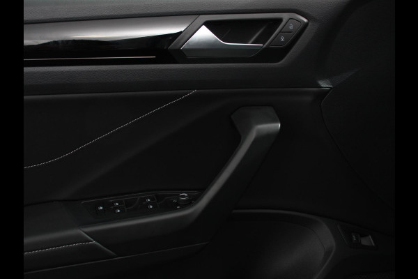 Volkswagen T-Roc 1.5 TSI 150pk DSG R-Line | Navigatie | Apple Carplay/Android Auto | Parkeersensoren | Camera | Adaptive Cruise Control | Elektrische achterklep | Stoel- en stuurverwarming | Climate Control | Ledverlichting | Virtual Cockpit