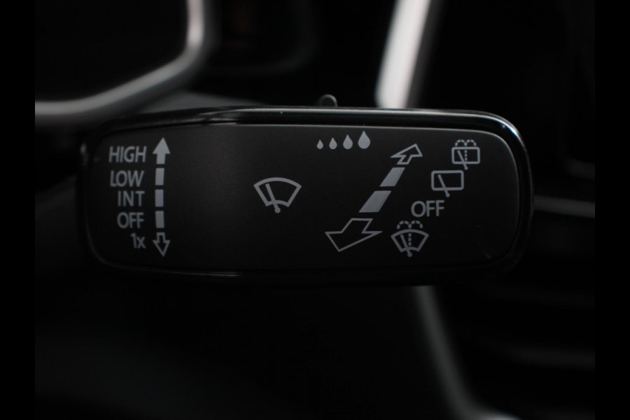 Volkswagen T-Roc 1.5 TSI 150pk DSG R-Line | Navigatie | Apple Carplay/Android Auto | Parkeersensoren | Camera | Adaptive Cruise Control | Elektrische achterklep | Stoel- en stuurverwarming | Climate Control | Ledverlichting | Virtual Cockpit