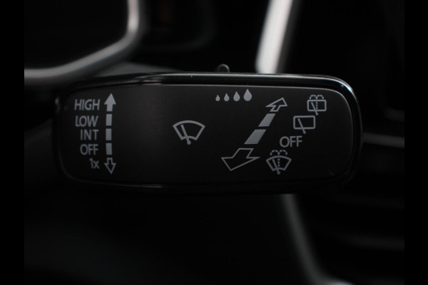 Volkswagen T-Roc 1.5 TSI 150pk DSG R-Line | Navigatie | Apple Carplay/Android Auto | Parkeersensoren | Camera | Adaptive Cruise Control | Elektrische achterklep | Stoel- en stuurverwarming | Climate Control | Ledverlichting | Virtual Cockpit