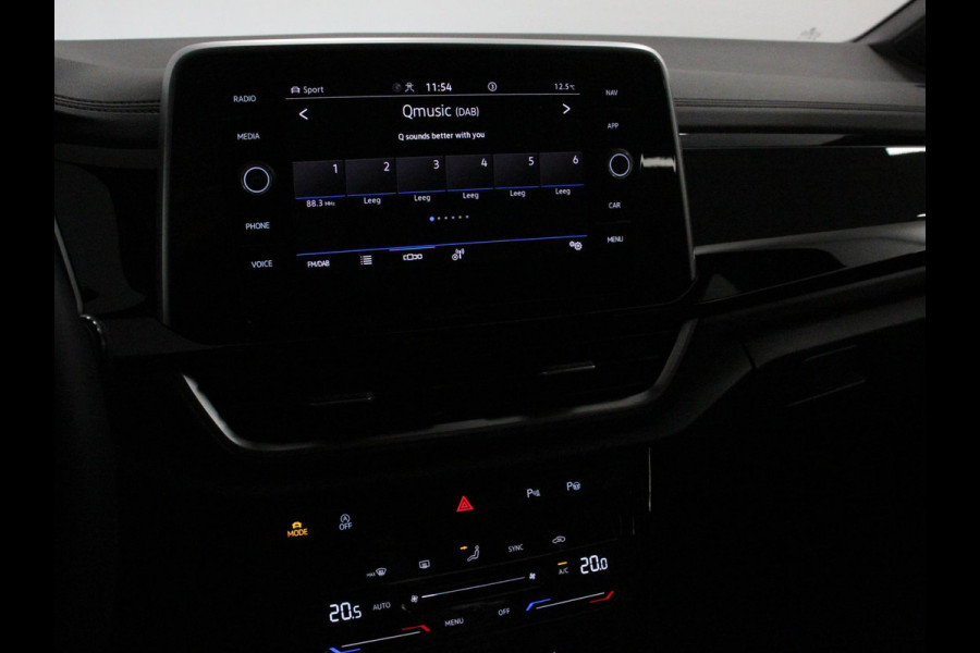 Volkswagen T-Roc 1.5 TSI 150pk DSG R-Line | Navigatie | Apple Carplay/Android Auto | Parkeersensoren | Camera | Adaptive Cruise Control | Elektrische achterklep | Stoel- en stuurverwarming | Climate Control | Ledverlichting | Virtual Cockpit