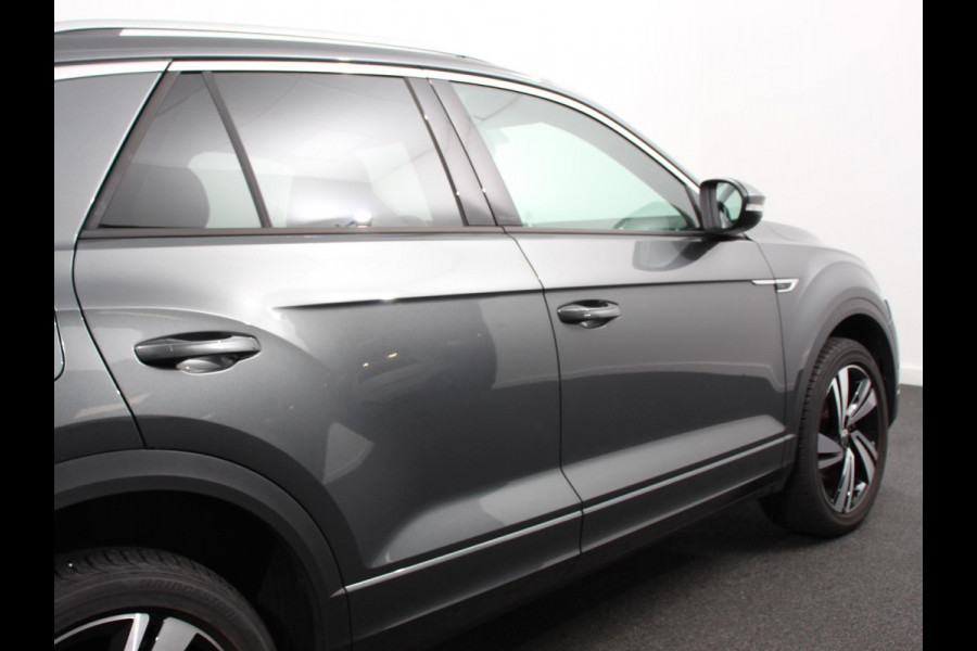 Volkswagen T-Roc 1.5 TSI 150pk DSG R-Line | Navigatie | Apple Carplay/Android Auto | Parkeersensoren | Camera | Adaptive Cruise Control | Elektrische achterklep | Stoel- en stuurverwarming | Climate Control | Ledverlichting | Virtual Cockpit