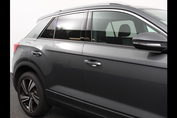 Volkswagen T-Roc 1.5 TSI 150pk DSG R-Line | Navigatie | Apple Carplay/Android Auto | Parkeersensoren | Camera | Adaptive Cruise Control | Elektrische achterklep | Stoel- en stuurverwarming | Climate Control | Ledverlichting | Virtual Cockpit
