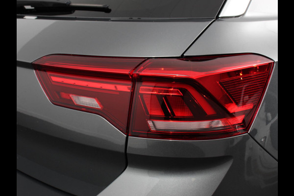 Volkswagen T-Roc 1.5 TSI 150pk DSG R-Line | Navigatie | Apple Carplay/Android Auto | Parkeersensoren | Camera | Adaptive Cruise Control | Elektrische achterklep | Stoel- en stuurverwarming | Climate Control | Ledverlichting | Virtual Cockpit