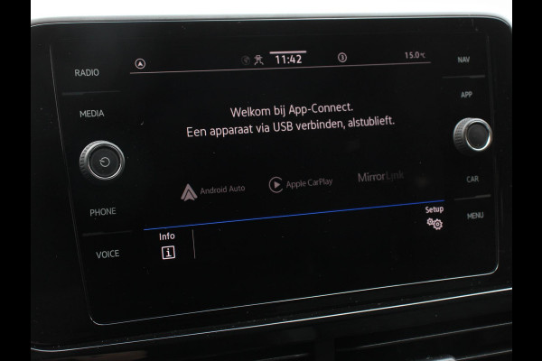 Volkswagen T-Roc 1.5 TSI 150pk DSG R-Line | Navigatie | Apple Carplay/Android Auto | Parkeersensoren | Camera | Adaptive Cruise Control | Elektrische achterklep | Stoel- en stuurverwarming | Climate Control | Ledverlichting | Virtual Cockpit