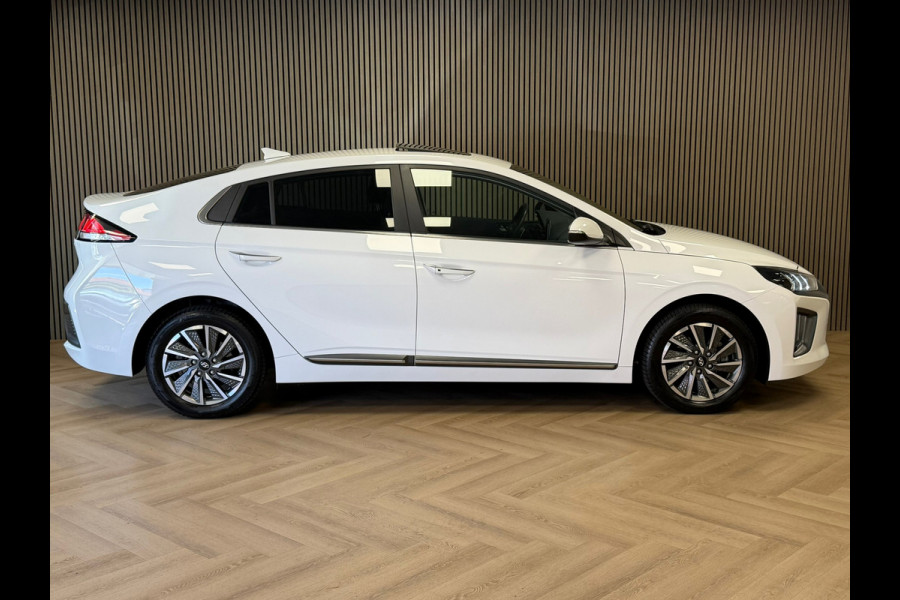 Hyundai IONIQ STYLE EV 38 kWh SOH 93,4% AUT SCHUIFDAK STOEL/ STUURVERWARMING CAMERA NAVIGATIE APPLE CARPLAY CRUISE PDC AIRCO