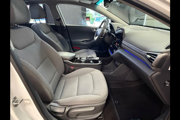 Hyundai IONIQ STYLE EV 38 kWh SOH 93,4% AUT SCHUIFDAK STOEL/ STUURVERWARMING CAMERA NAVIGATIE APPLE CARPLAY CRUISE PDC AIRCO