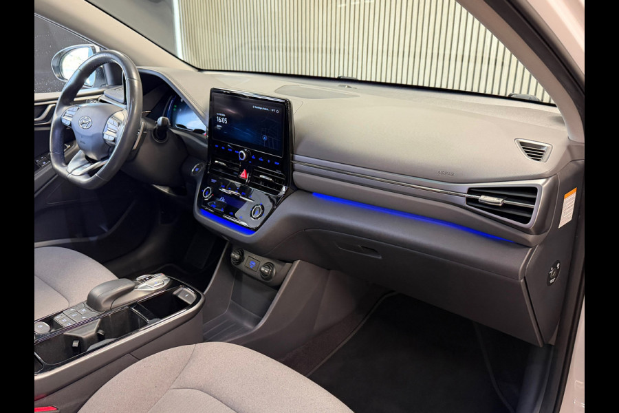 Hyundai IONIQ STYLE EV 38 kWh SOH 93,4% AUT SCHUIFDAK STOEL/ STUURVERWARMING CAMERA NAVIGATIE APPLE CARPLAY CRUISE PDC AIRCO