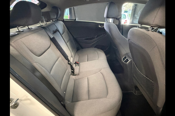 Hyundai IONIQ STYLE EV 38 kWh SOH 93,4% AUT SCHUIFDAK STOEL/ STUURVERWARMING CAMERA NAVIGATIE APPLE CARPLAY CRUISE PDC AIRCO