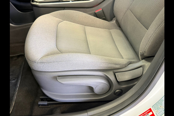 Hyundai IONIQ STYLE EV 38 kWh SOH 93,4% AUT SCHUIFDAK STOEL/ STUURVERWARMING CAMERA NAVIGATIE APPLE CARPLAY CRUISE PDC AIRCO