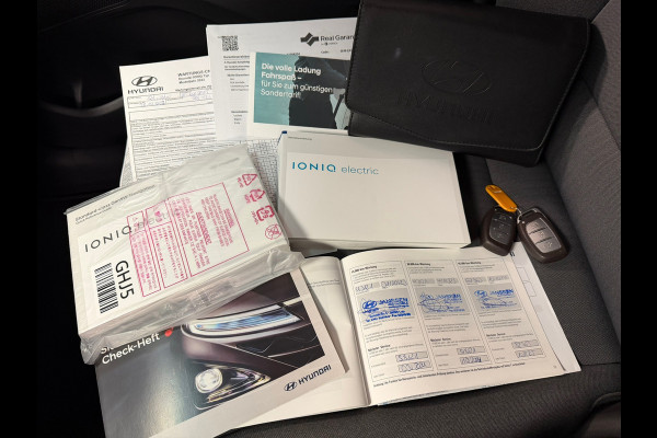 Hyundai IONIQ STYLE EV 38 kWh SOH 93,4% AUT SCHUIFDAK STOEL/ STUURVERWARMING CAMERA NAVIGATIE APPLE CARPLAY CRUISE PDC AIRCO