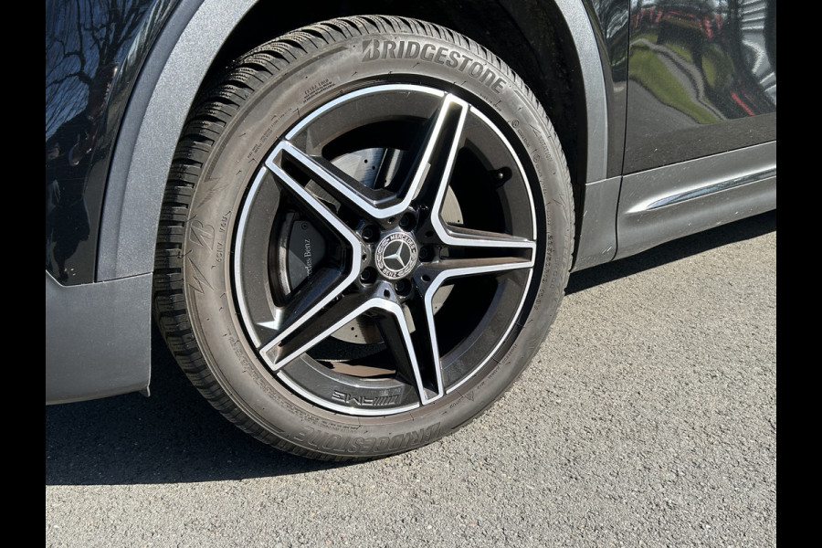 Mercedes-Benz Glb 180 AMG // Nightpakket // Sfeerverlichting // 19" AMG Velgen // Camera // Elek. Achterklep