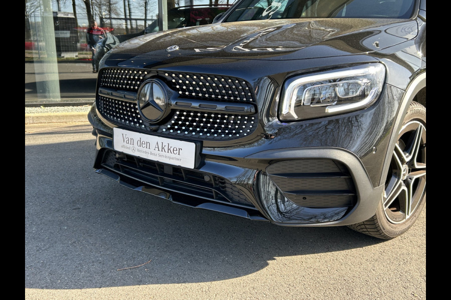 Mercedes-Benz Glb 180 AMG // Nightpakket // Sfeerverlichting // 19" AMG Velgen // Camera // Elek. Achterklep