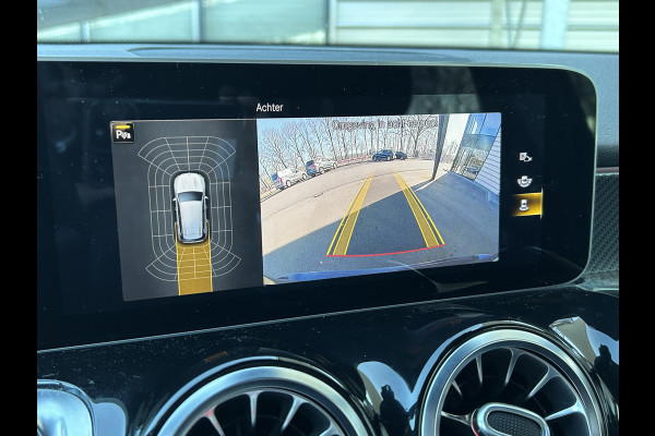 Mercedes-Benz Glb 180 AMG // Nightpakket // Sfeerverlichting // 19" AMG Velgen // Camera // Elek. Achterklep