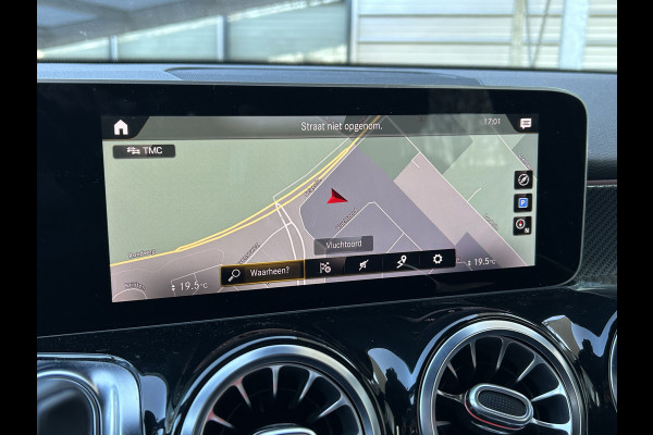 Mercedes-Benz Glb 180 AMG // Nightpakket // Sfeerverlichting // 19" AMG Velgen // Camera // Elek. Achterklep