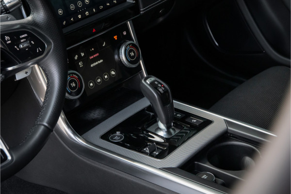 Jaguar XE P300 AWD R-Dynamic HSE Full options