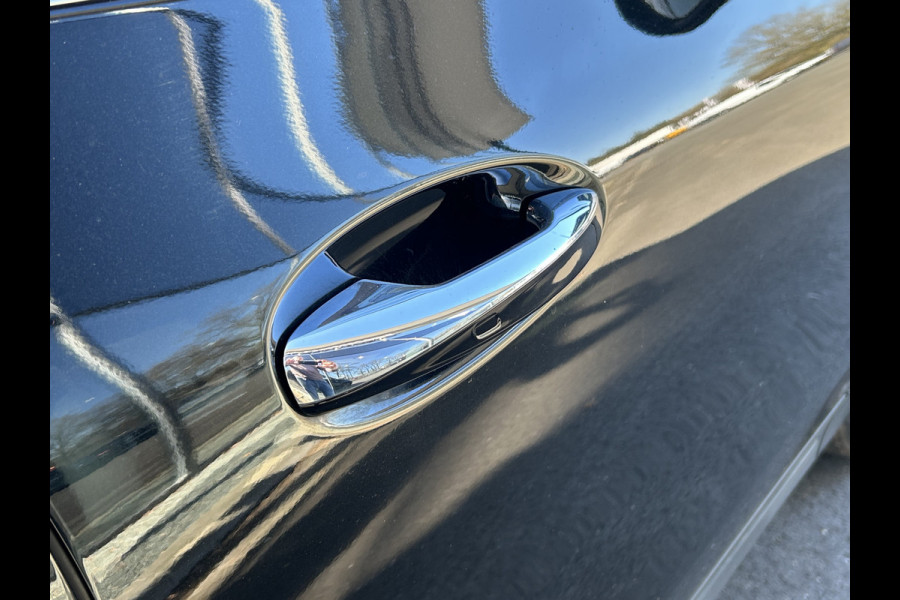 Mercedes-Benz GLA 250e // Panoramadak // Memory // MultiBeam LED // Carplay // Keyless // Augmented Reality Sfeerverlichting