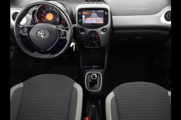 Toyota Aygo 1.0 VVT-i X-Play Bi-Tone Automaat | Apple Carplay & AndroidAUTO | Camera | 1e eigenaar | Privacy Glass |