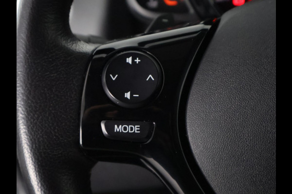 Toyota Aygo 1.0 VVT-i X-Play Bi-Tone Automaat | Apple Carplay & AndroidAUTO | Camera | 1e eigenaar | Privacy Glass |