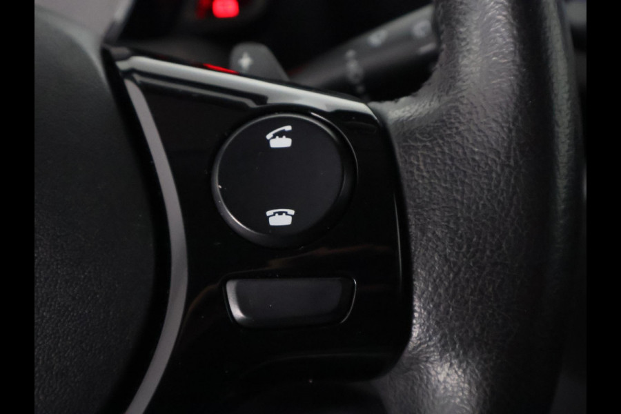 Toyota Aygo 1.0 VVT-i X-Play Bi-Tone Automaat | Apple Carplay & AndroidAUTO | Camera | 1e eigenaar | Privacy Glass |