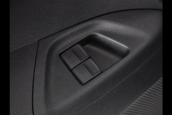 Toyota Aygo 1.0 VVT-i X-Play Bi-Tone Automaat | Apple Carplay & AndroidAUTO | Camera | 1e eigenaar | Privacy Glass |