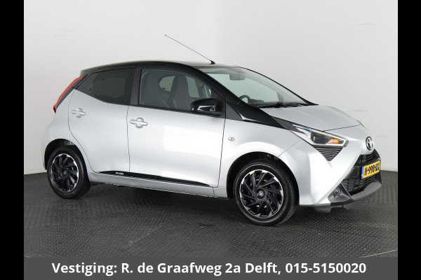 Toyota Aygo 1.0 VVT-i X-Play Bi-Tone Automaat | Apple Carplay & AndroidAUTO | Camera | 1e eigenaar | Privacy Glass |