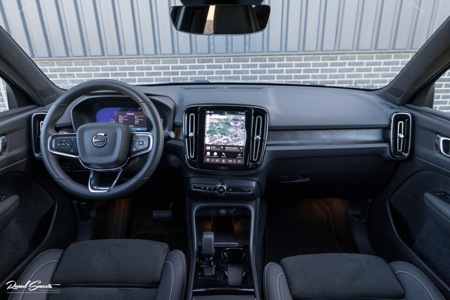 Volvo XC40 Recharge Plus 70 kWh | Adaptieve cruise | Blis | 19 Inch | Full LED |