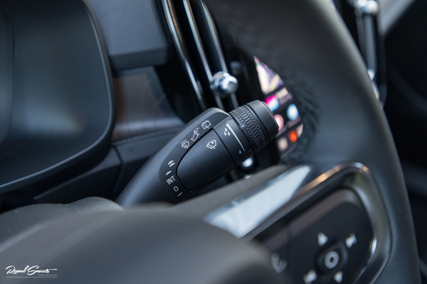 Volvo XC40 Recharge Plus 70 kWh | Adaptieve cruise | Blis | 19 Inch | Full LED |