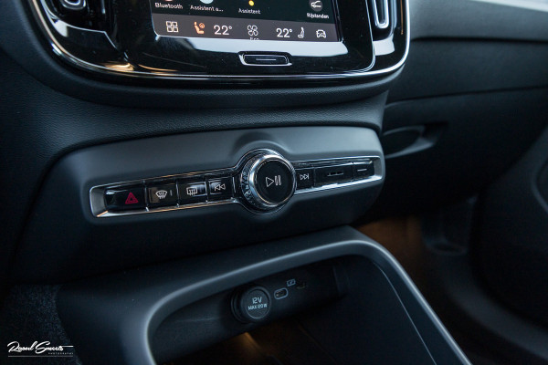 Volvo XC40 Recharge Plus 70 kWh | Adaptieve cruise | Blis | 19 Inch | Full LED |