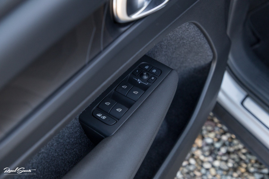 Volvo XC40 Recharge Plus 70 kWh | Adaptieve cruise | Blis | 19 Inch | Full LED |