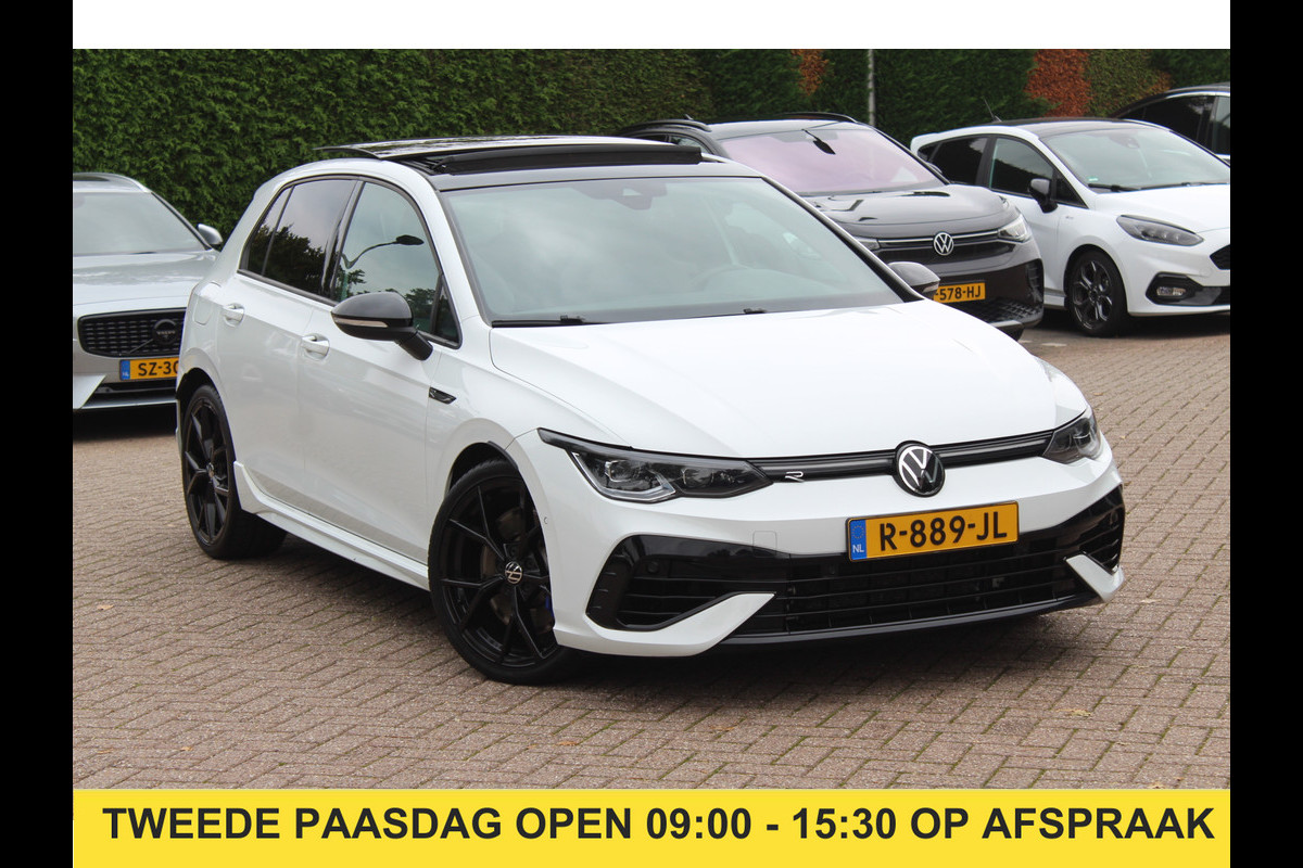 Volkswagen Golf 2.0 TSI R 4Motion / Panoramadak / Camera / Sportuitlaat / 19'' / Matrix LED / Keyless / CarPlay / Stoelverwarming / Dodehoek / DAB / ACC