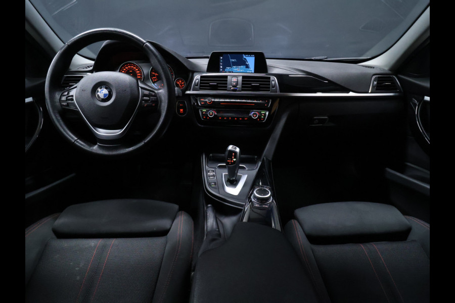 BMW 3 Serie Touring 318i Sportline [SPORTSTOELEN, SPORTVELGEN,STOELVERWARMING, BLUETOOTH, PARKEERSENSOREN ACHTER, CRUISE CONTROL]