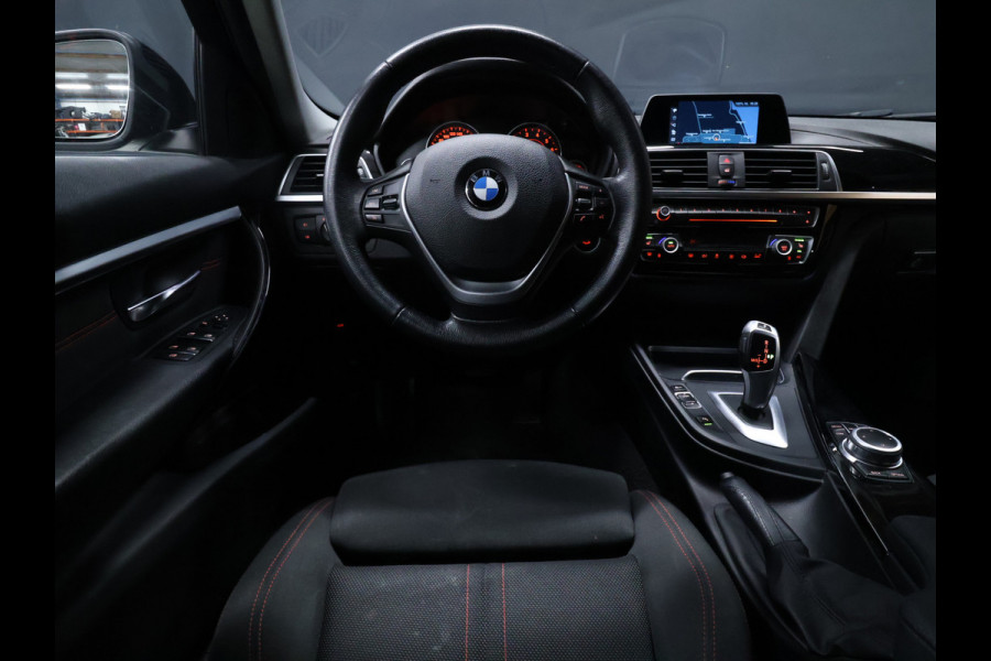 BMW 3 Serie Touring 318i Sportline [SPORTSTOELEN, SPORTVELGEN,STOELVERWARMING, BLUETOOTH, PARKEERSENSOREN ACHTER, CRUISE CONTROL]