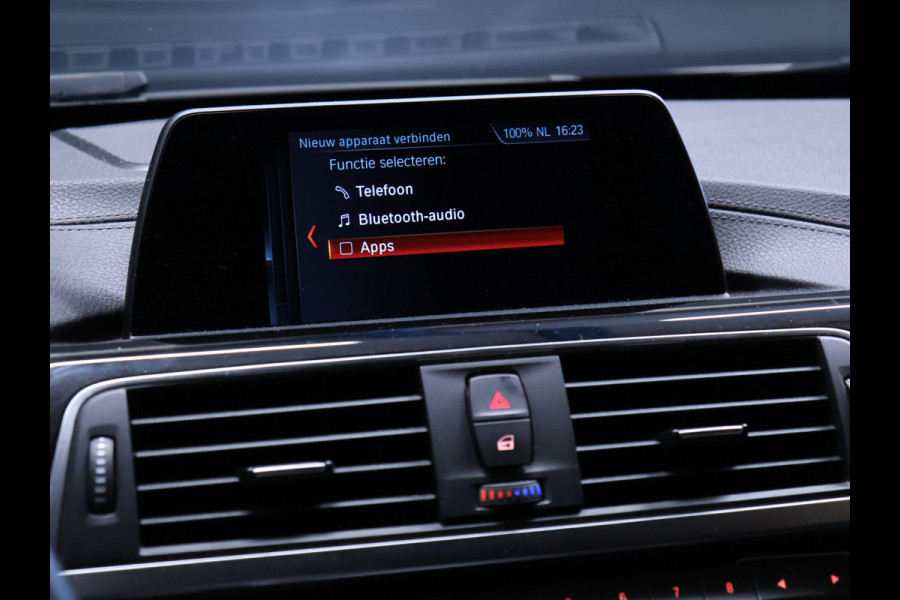 BMW 3 Serie Touring 318i Sportline [SPORTSTOELEN, SPORTVELGEN,STOELVERWARMING, BLUETOOTH, PARKEERSENSOREN ACHTER, CRUISE CONTROL]