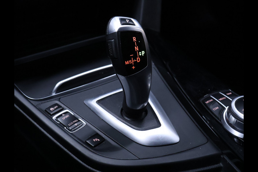BMW 3 Serie Touring 318i Sportline [SPORTSTOELEN, SPORTVELGEN,STOELVERWARMING, BLUETOOTH, PARKEERSENSOREN ACHTER, CRUISE CONTROL]